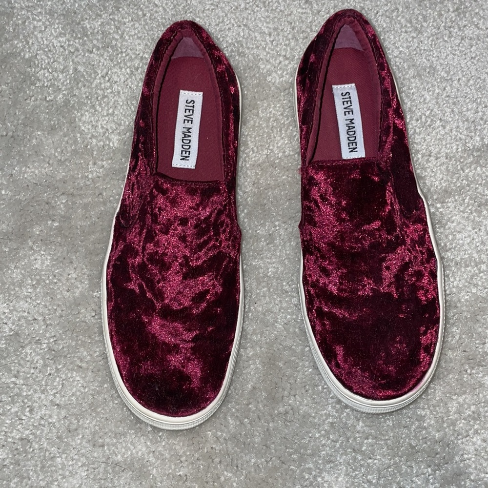 Red velvet sneakers slip Ons